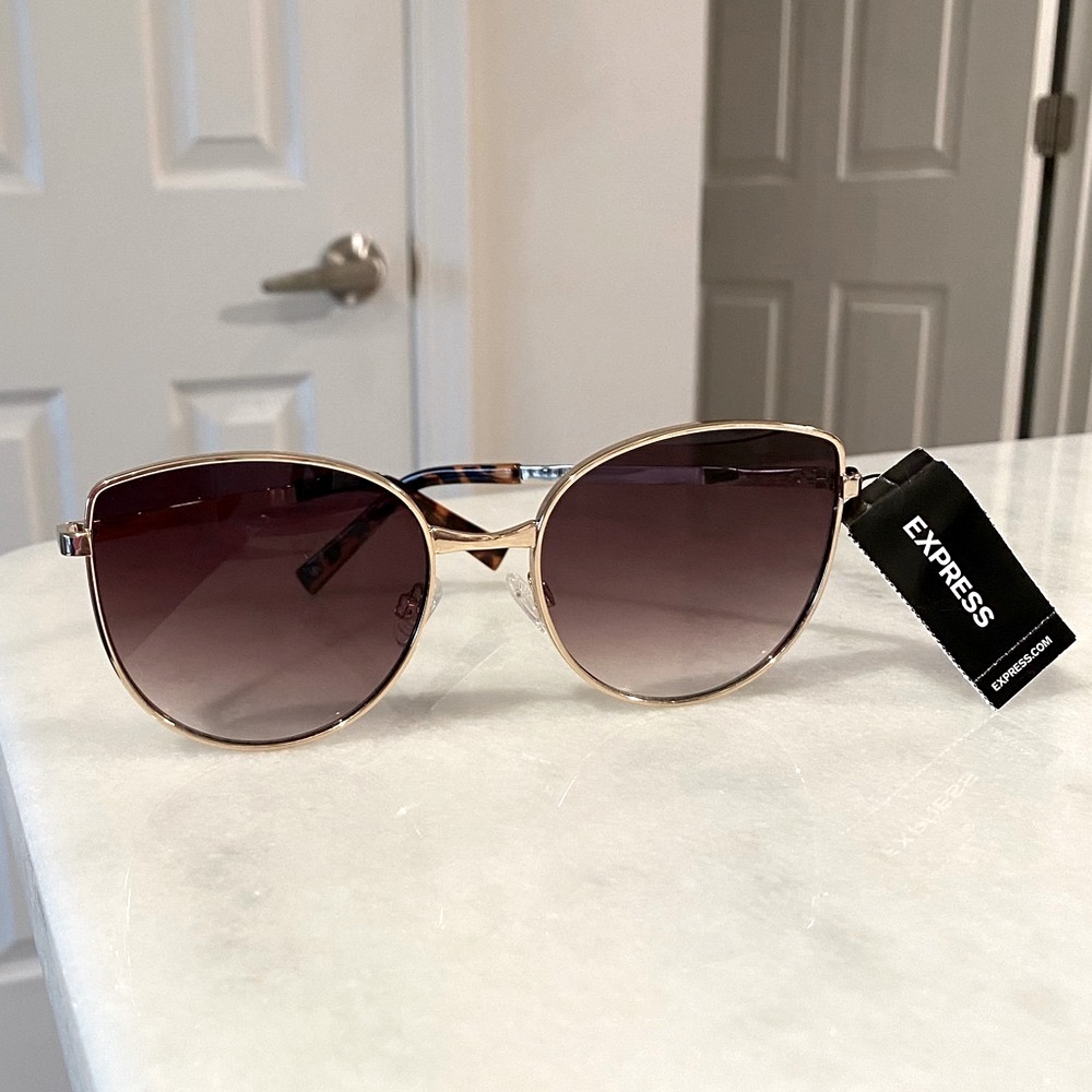 NWT Express Cat Eye Sunglasses in Shiny Gold